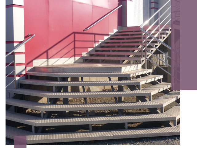 Лестницы для магазина в Урае — изготовление и монтаж