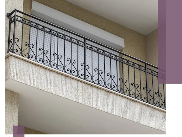 Балконные ограждения из металла и стекла в Урае для домов